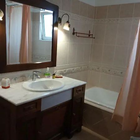 Elizabeth Apartment *